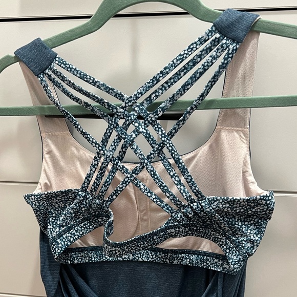 lululemon athletica Tops - Lululemon top with built in sports bra size 10